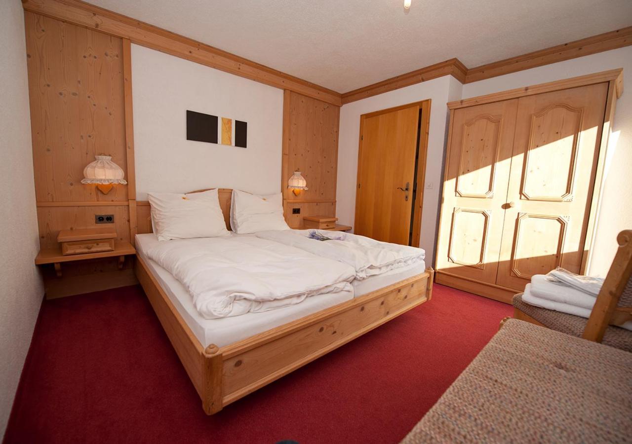 Hotel Garni Bergsonne Samnaun Ruang foto