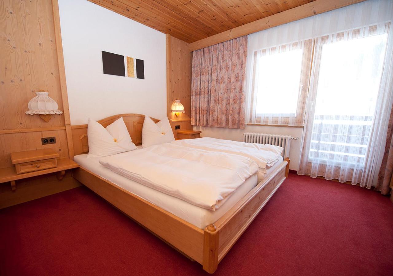 Hotel Garni Bergsonne Samnaun Bagian luar foto